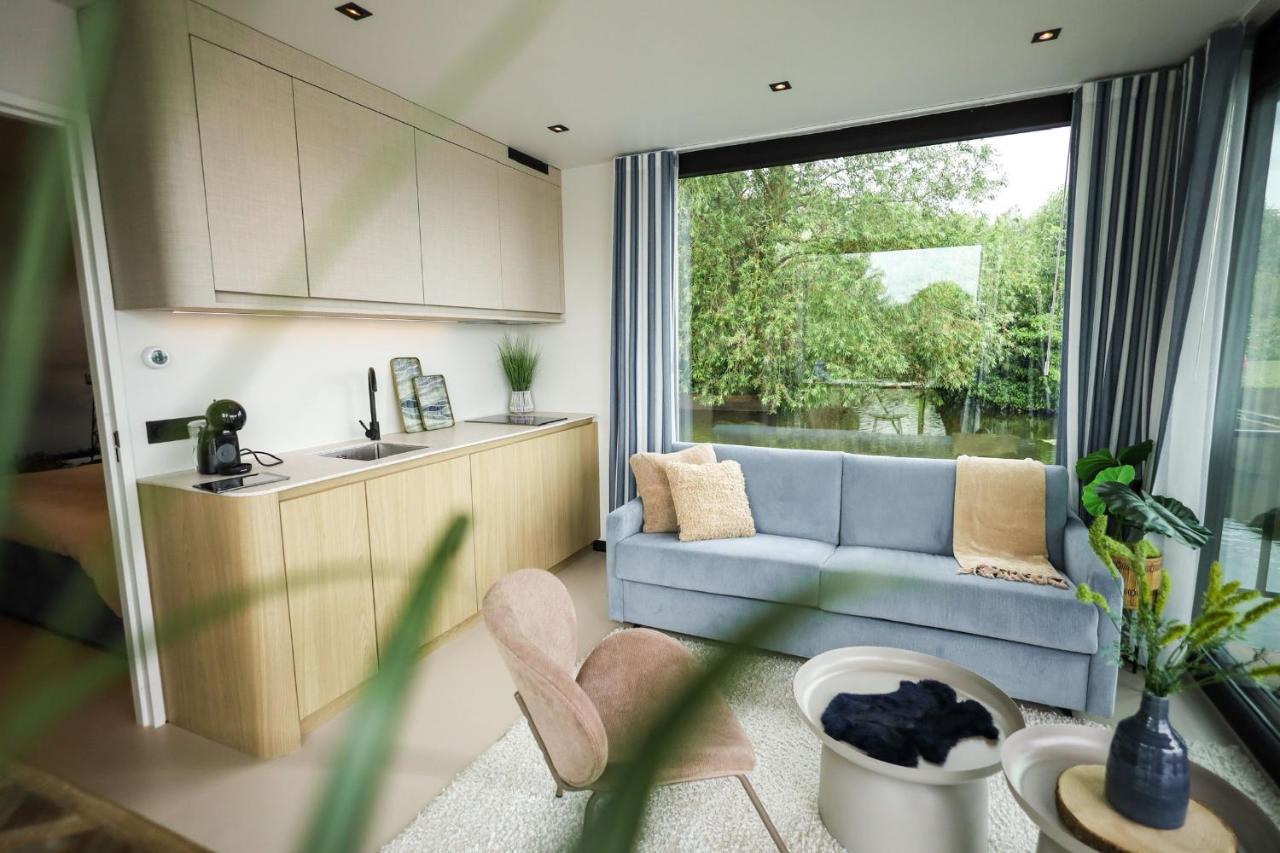 Revolution Houseboat *