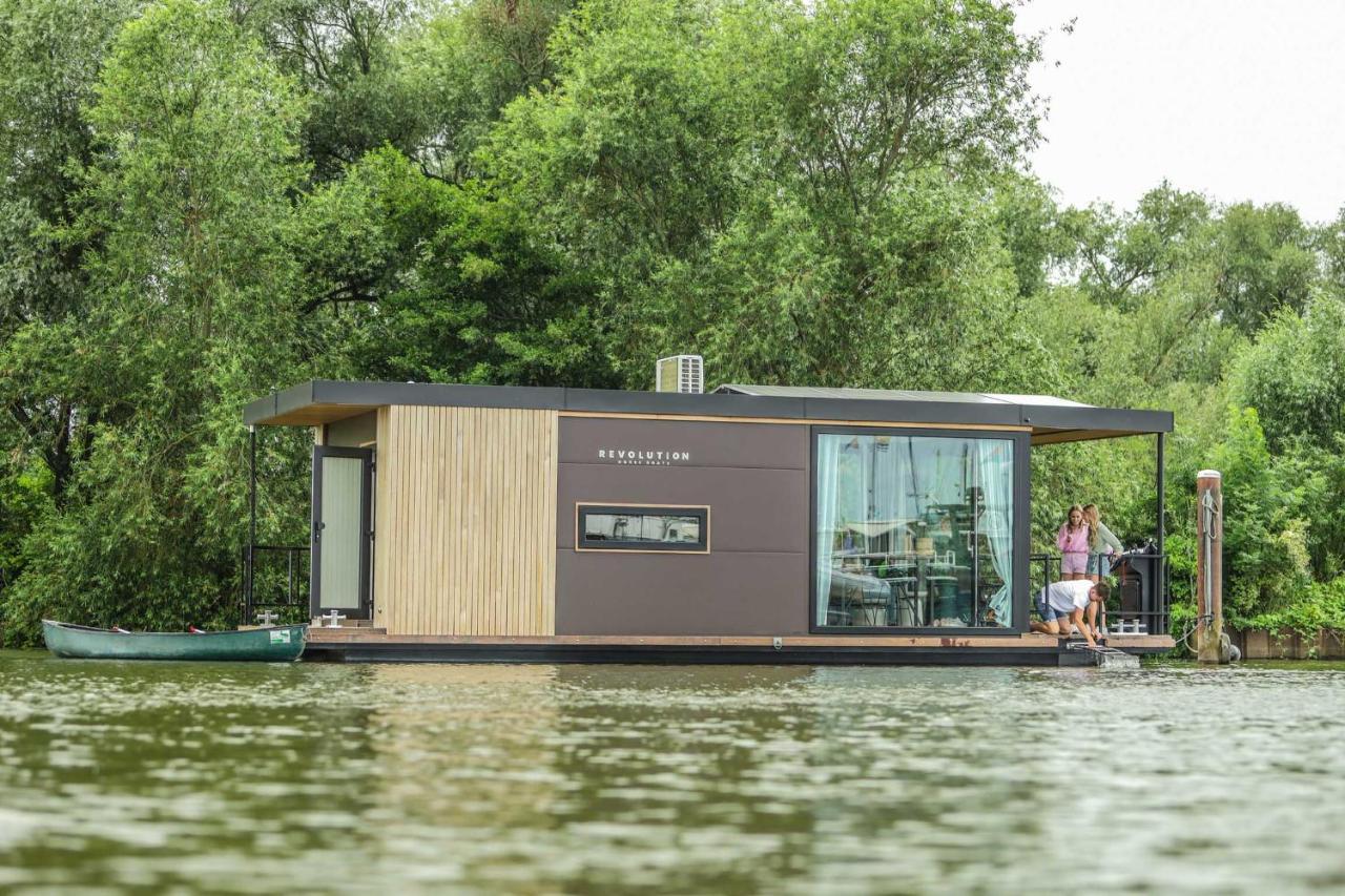 Botel Revolution Houseboat