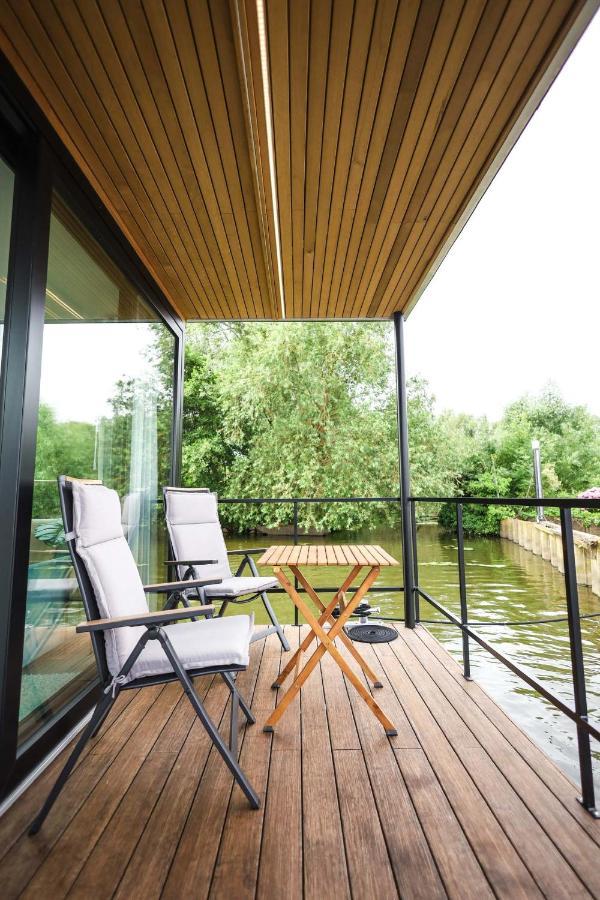 Revolution Houseboat Botel